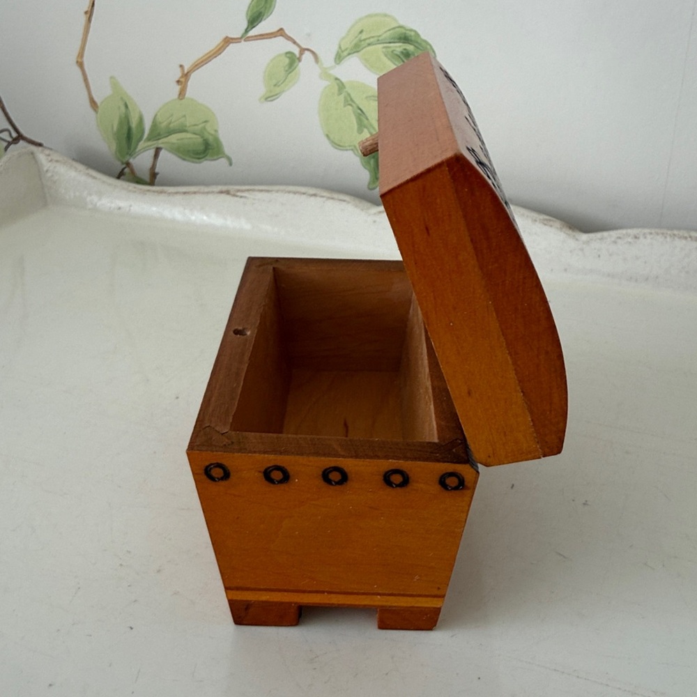 Vintage Wooden Trinket Box Polish Folk Art Handcarved Hearts - Made in Poland - Picture 7 of 11